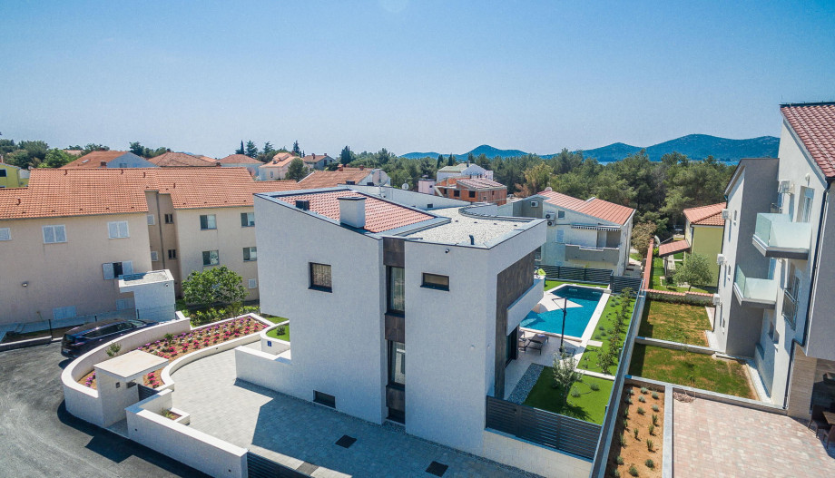 VILLA BURA