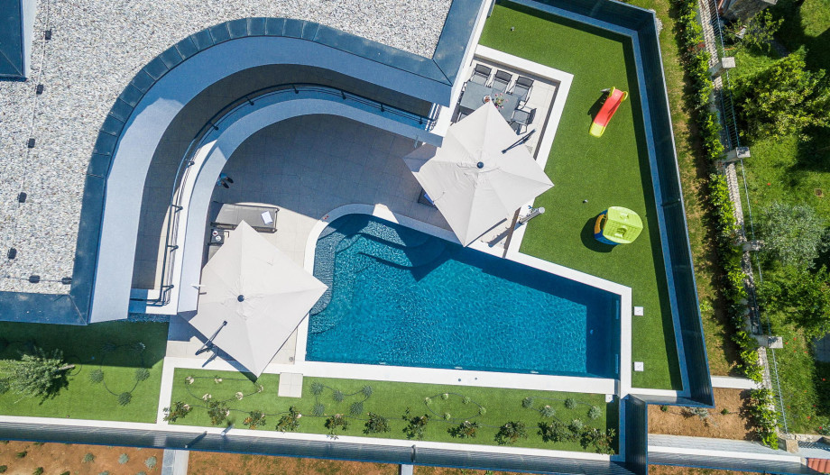 VILLA BURA