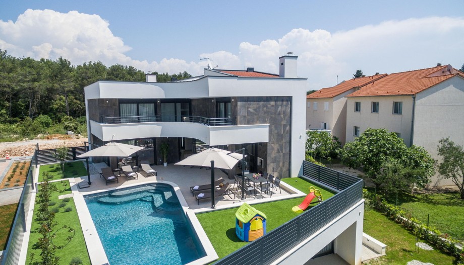 VILLA BURA