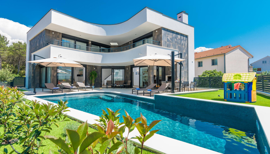 VILLA BURA