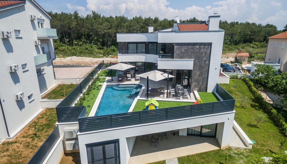 VILLA BURA