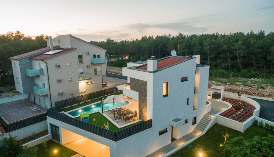 VILLA BURA