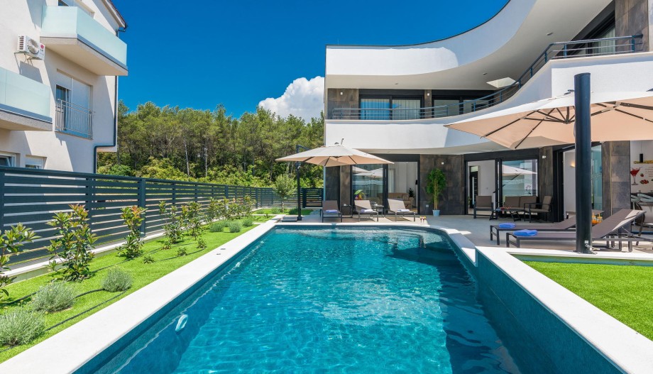 VILLA BURA