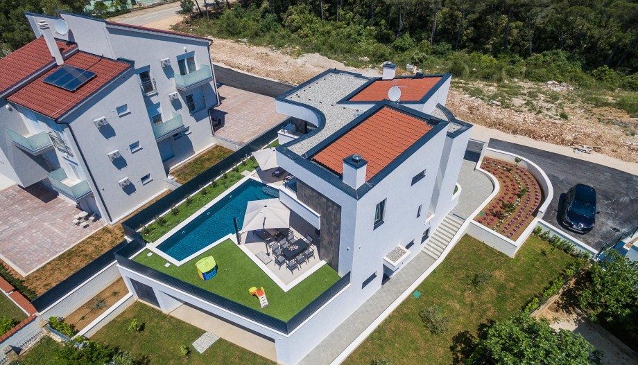 VILLA BURA