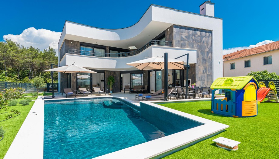 VILLA BURA