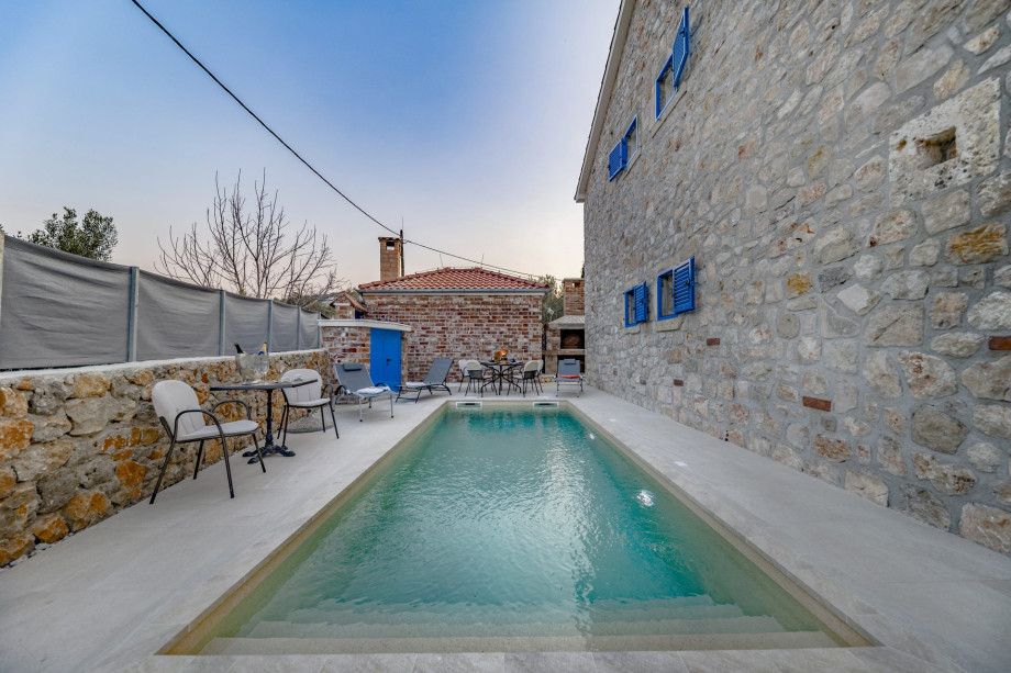 Villa MAZA