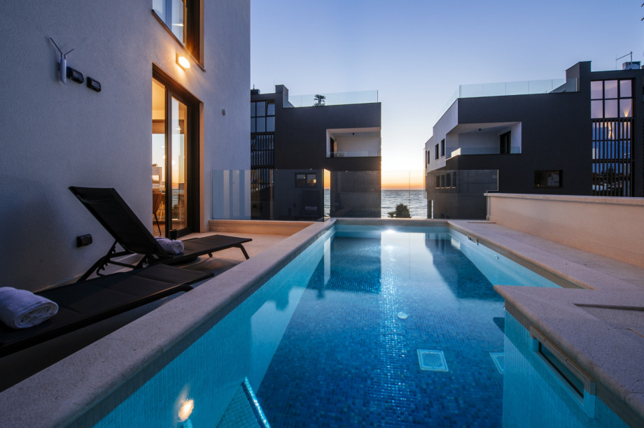 Crystal Holiday Residence II Luxury apartment with pool