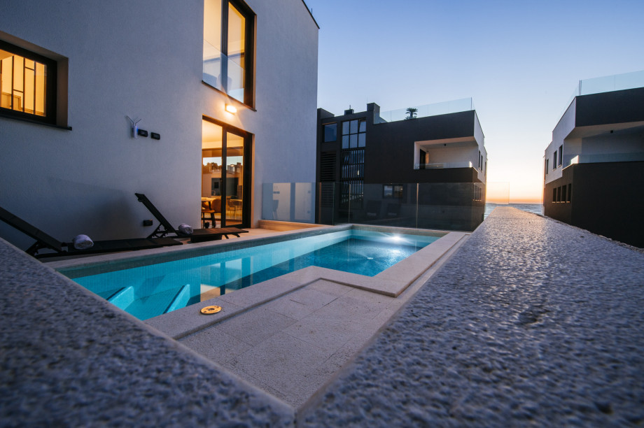 Crystal Holiday Residence II Luxury apartment with pool