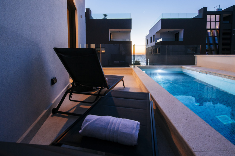 Crystal Holiday Residence II Luxury apartment with pool