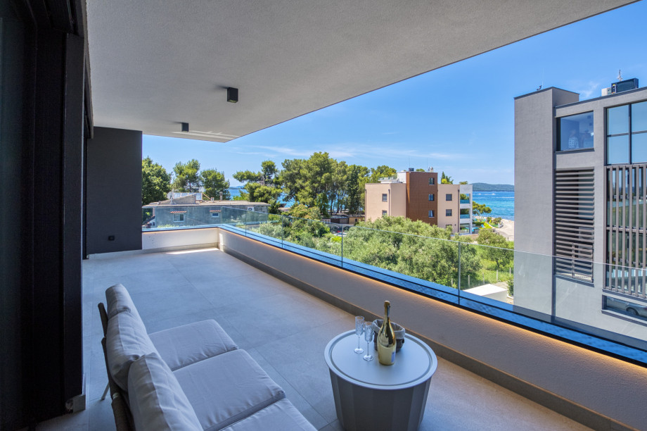 Crystal Holiday Residence II Luxury apartment with pool