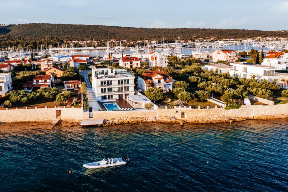 Villa BiBiSea - Luxury Suites