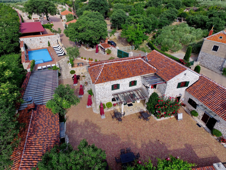 VILLA RAŽNJEVIĆA DVORI A.D. 1307