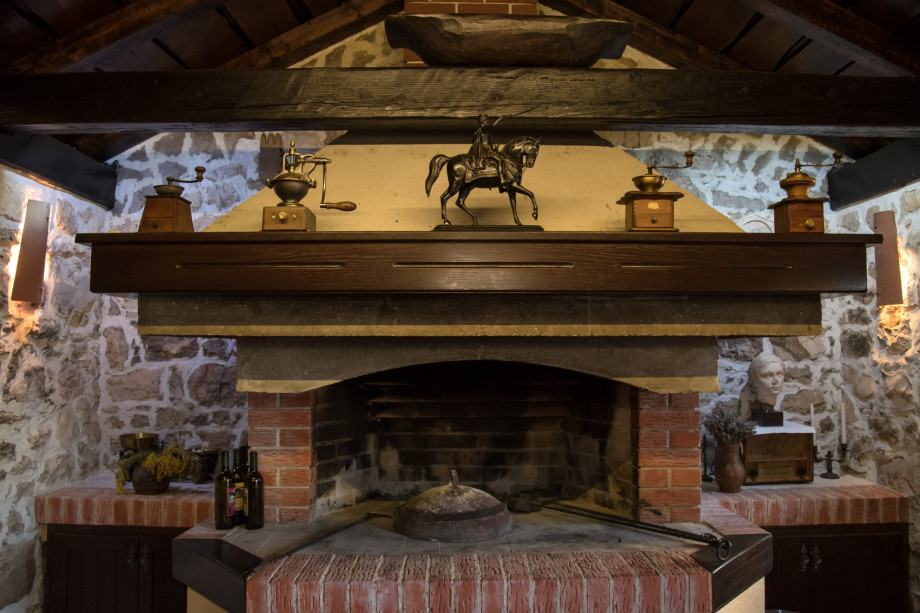 VILLA RAŽNJEVIĆA DVORI A.D. 1307