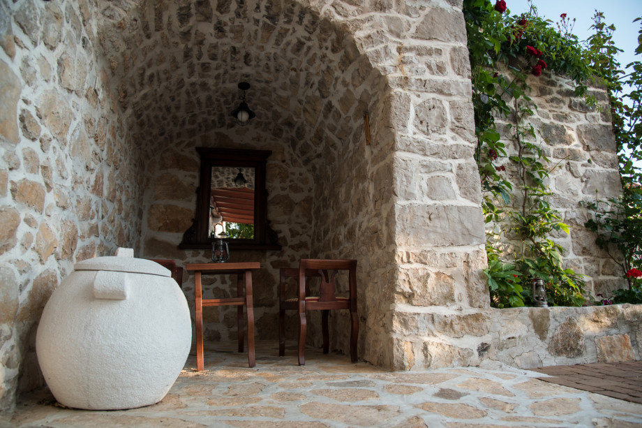 VILLA RAŽNJEVIĆA DVORI A.D. 1307