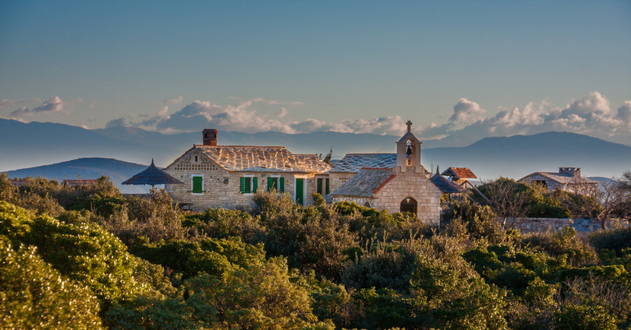 VILLA RAŽNJEVIĆA DVORI A.D. 1307
