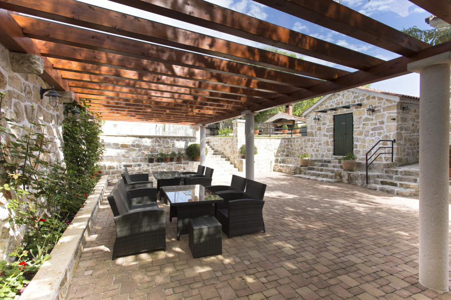 VILLA RAŽNJEVIĆA DVORI A.D. 1307