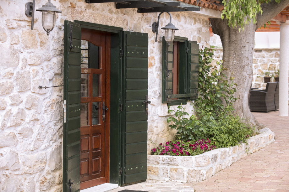 VILLA RAŽNJEVIĆA DVORI A.D. 1307