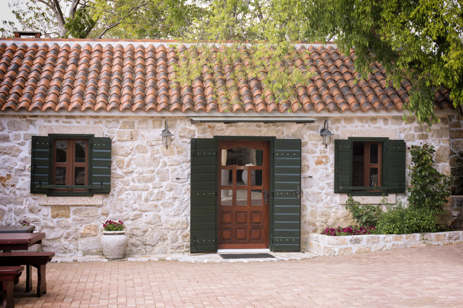 VILLA RAŽNJEVIĆA DVORI A.D. 1307