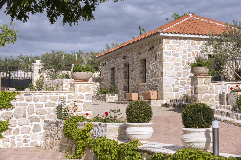 VILLA RAŽNJEVIĆA DVORI A.D. 1307