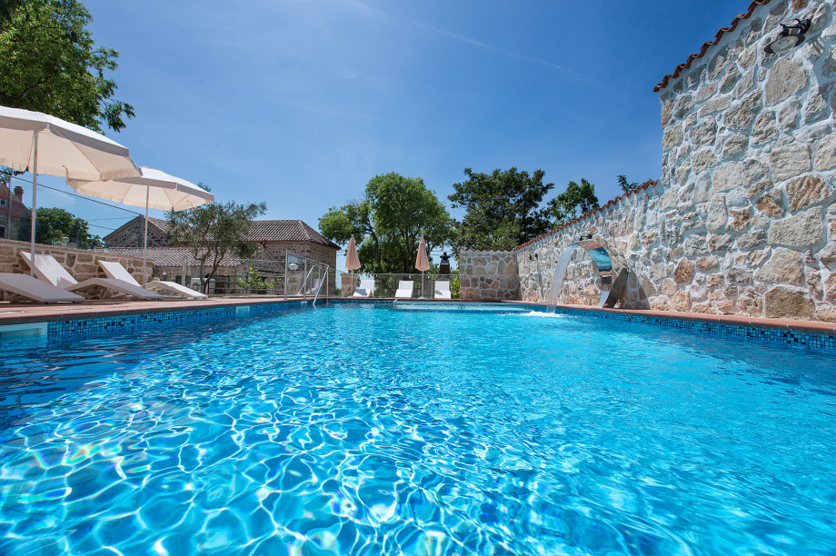 VILLA RAŽNJEVIĆA DVORI A.D. 1307