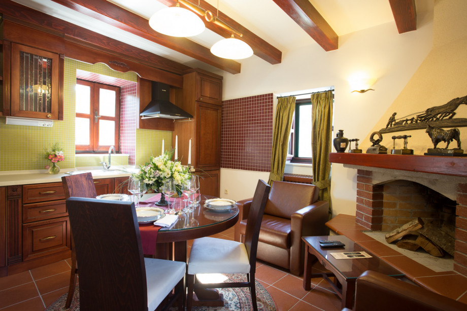 VILLA RAŽNJEVIĆA DVORI A.D. 1307