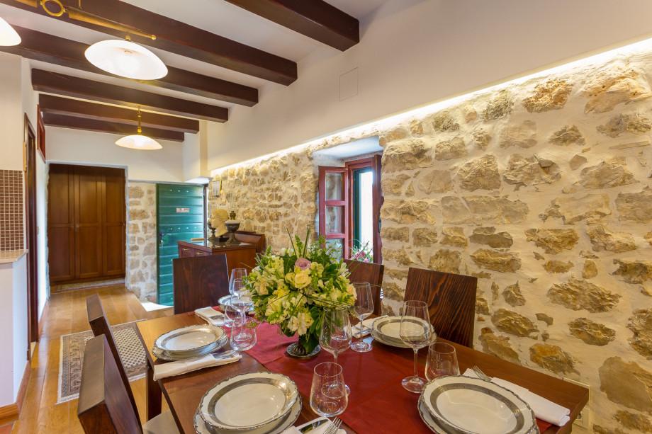 VILLA RAŽNJEVIĆA DVORI A.D. 1307