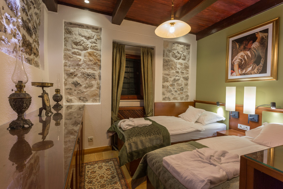 VILLA RAŽNJEVIĆA DVORI A.D. 1307