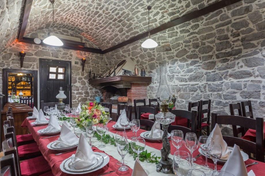 VILLA RAŽNJEVIĆA DVORI A.D. 1307