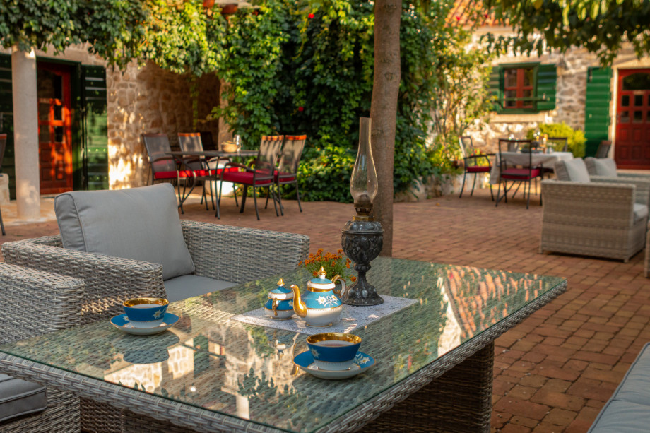 VILLA RAŽNJEVIĆA DVORI A.D. 1307