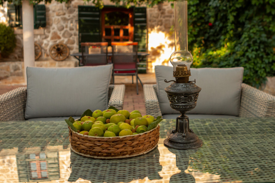 VILLA RAŽNJEVIĆA DVORI A.D. 1307