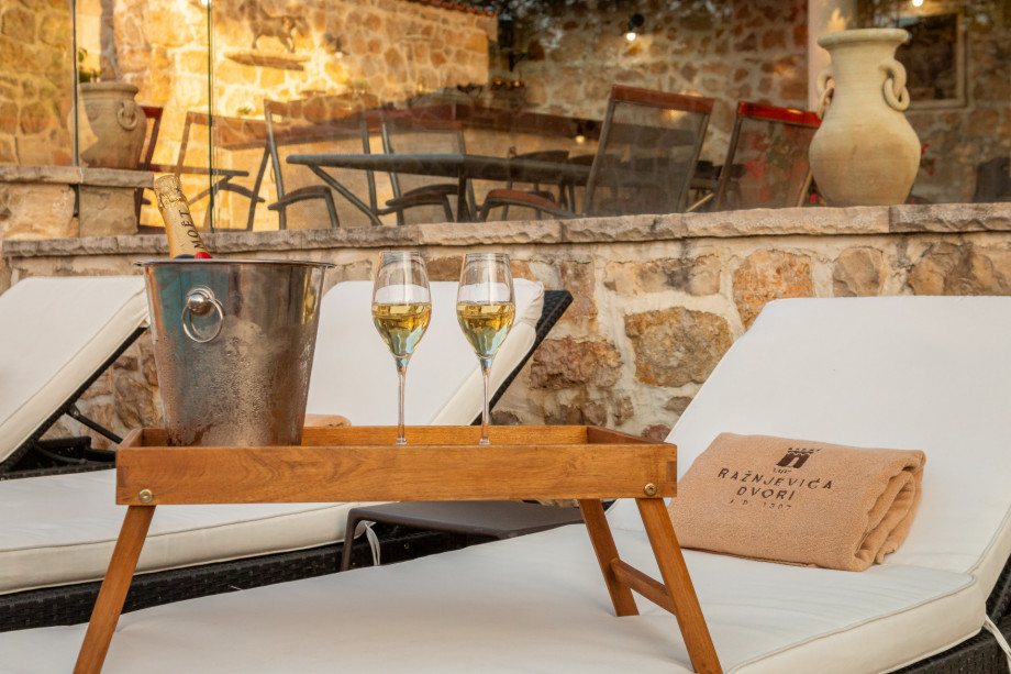 VILLA RAŽNJEVIĆA DVORI A.D. 1307