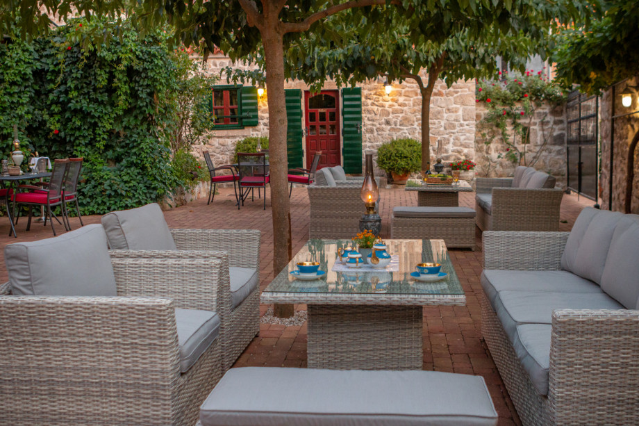 VILLA RAŽNJEVIĆA DVORI A.D. 1307