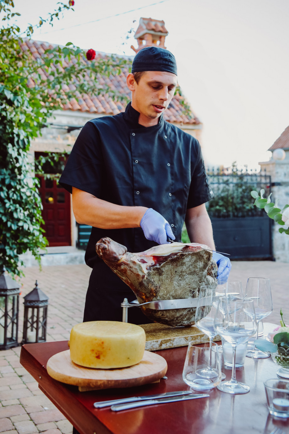 VILLA RAŽNJEVIĆA DVORI A.D. 1307