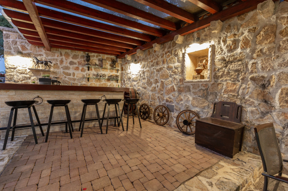 VILLA RAŽNJEVIĆA DVORI A.D. 1307