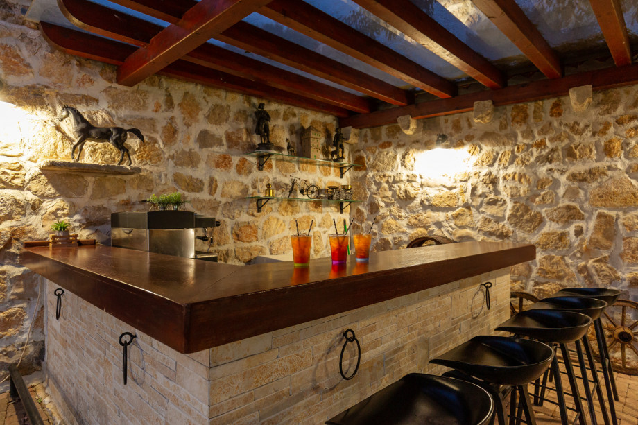 VILLA RAŽNJEVIĆA DVORI A.D. 1307