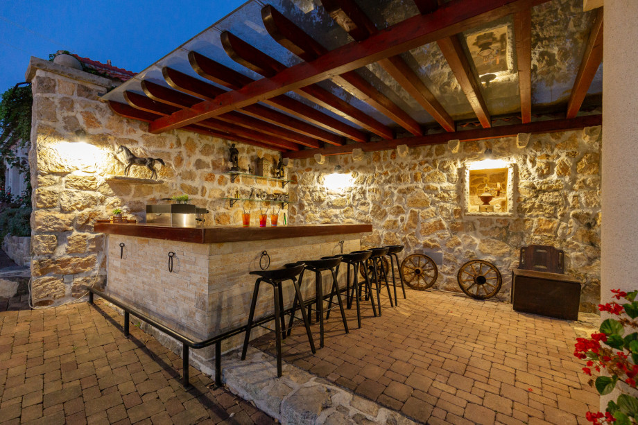 VILLA RAŽNJEVIĆA DVORI A.D. 1307