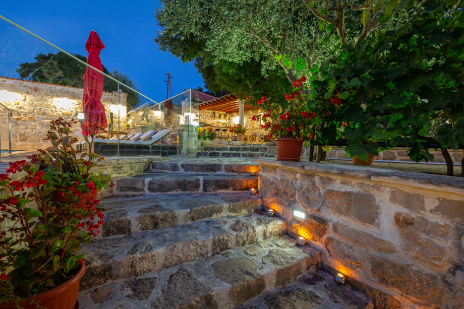 VILLA RAŽNJEVIĆA DVORI A.D. 1307