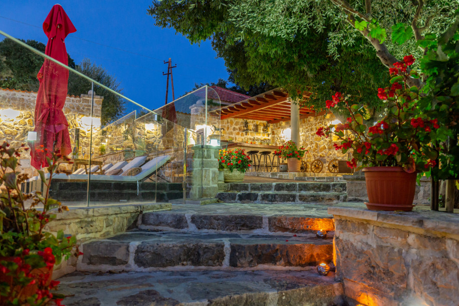 VILLA RAŽNJEVIĆA DVORI A.D. 1307