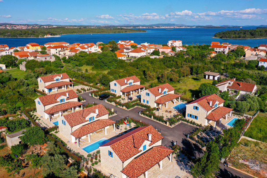 Papa`s Court Villa II