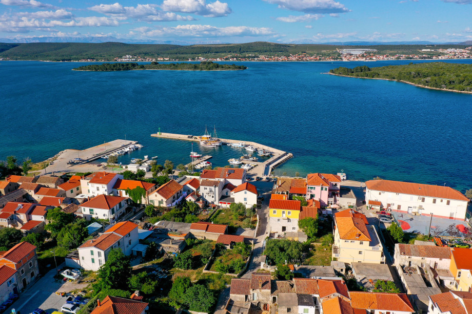 Papa`s Court Villa II