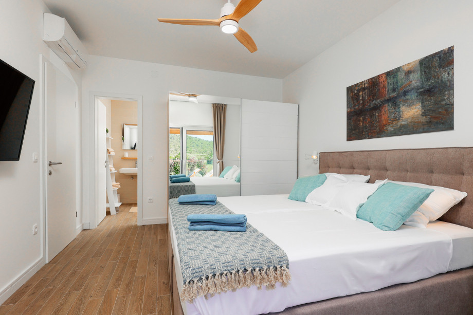 Papa`s Court Villa II