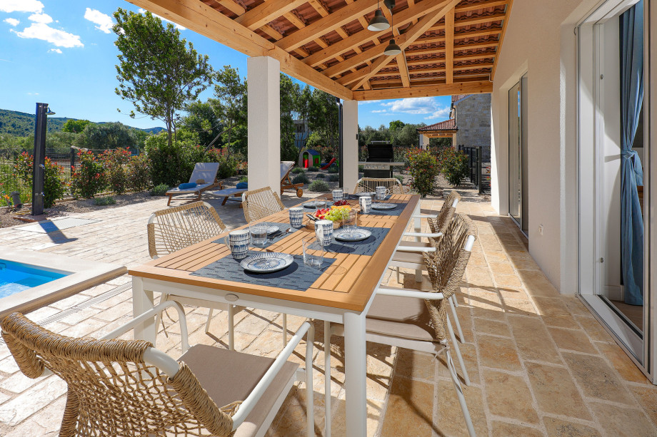 Papa`s Court Villa II